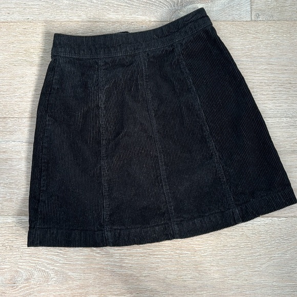 Cute black button front corduroy mini - Picture 4 of 4